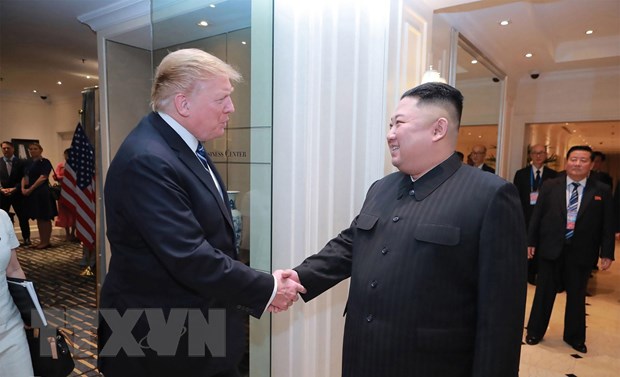 Chủ tịch Triều Tiên Kim Jong-un (phải) và Tổng thống Mỹ Donald Trump tại Hội nghị thượng đỉnh Mỹ-Triều lần thứ hai ở Hà Nội, ngày 28-2-2019. (Nguồn: AFP/TTXVN)