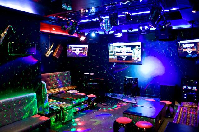 Ministry draft decree to tighten controls over karaoke and clubs