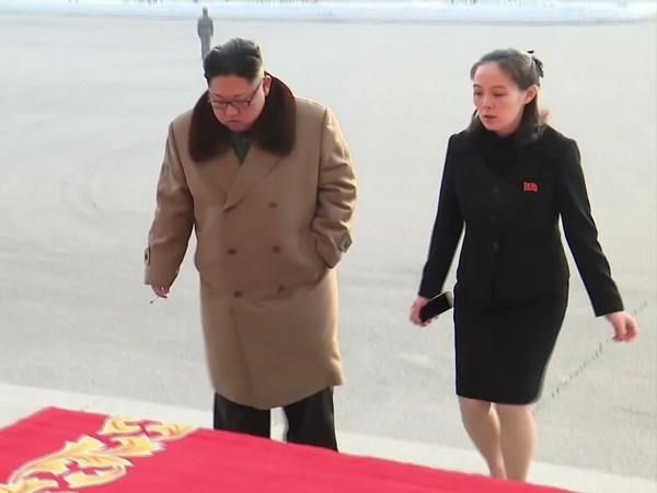 Nhà lãnh đạo Triều Tiên Kim Jong-un (trái) và bà Kim Yo-jong tại Bình Nhưỡng. (Nguồn: Yonhap/TTXVN)