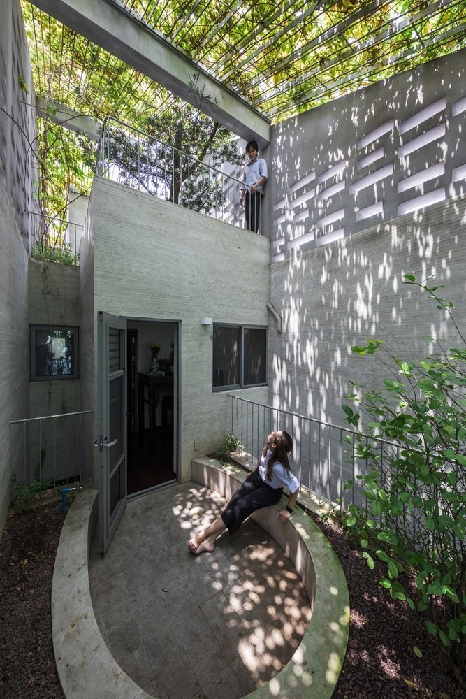 Breathing House in HCM City is covered with a green veil. — Photo votrongnghia.com  