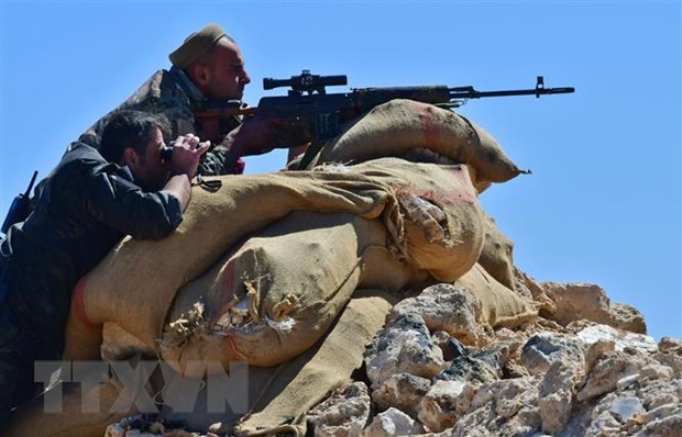 Lực lượng SDF trong chiến dịch tấn công tại làng Baghouz, nơi cố thủ cuối cùng của IS tại miền Đông Syria, ngày 18-3-2019. (Nguồn: AFP/TTXVN)