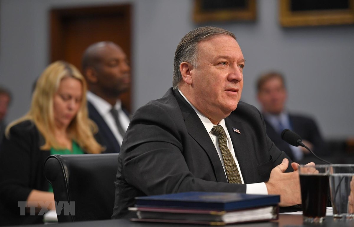 Ngoại trưởng Mỹ Mike Pompeo trong phiên điều trần trước Ủy ban Đối ngoại Hạ viện Mỹ ở Washington, DC, ngày 27-3. (Ảnh: AFP/TTXVN)