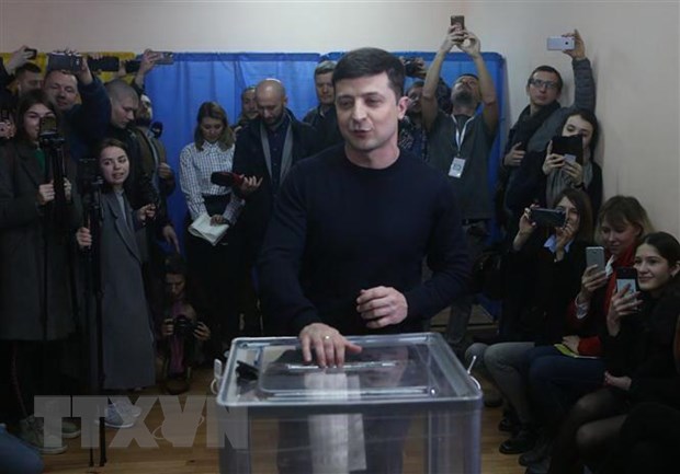 Bầu cử Ukraine: Ông Volodymyr Zelensky được dự báo giành chiến thắng