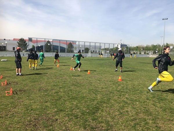 The Vietnamese women’s national football team train to prepare for the last match with Jordan in their Group B qualifier of the 2020 Tokyo Olympic’s second qualifying round in Tashkent, Uzbekistan (Photo: vff.org.vn)