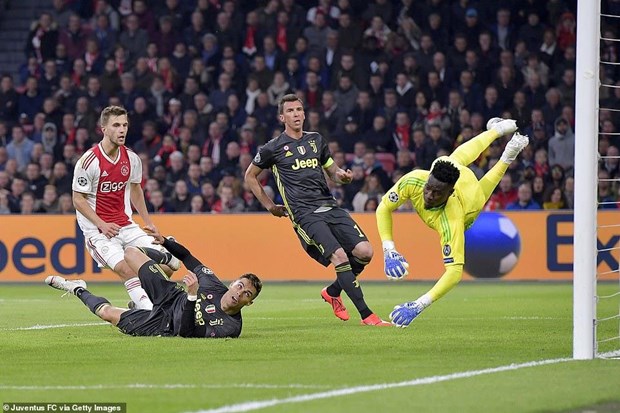 Kết quả Champions League: Barcelona hạ M.U, Ronaldo 'nổ súng'