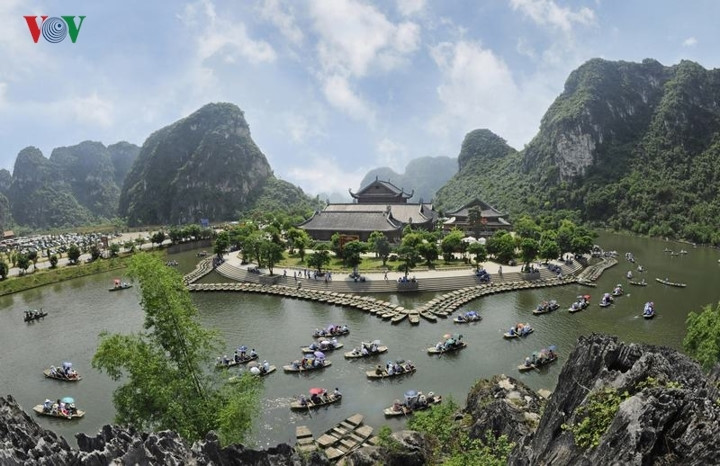   Trang An Landscape Complex in the northern province of Ninh Binh can be found about 100km away from Hanoi. It is home to a range of pristine caves as well as a variety of rare species of birds that can be seen in Thung Nham Bird Garden