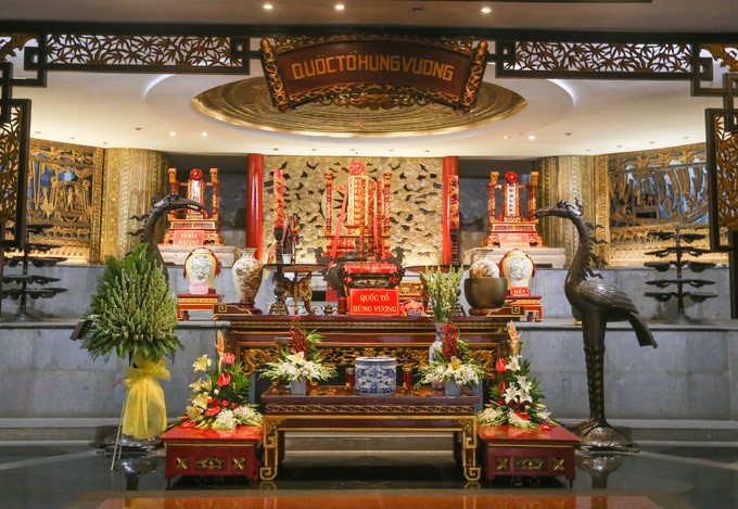The main altar of the temple is used to worship the Hung Kings and other ancestors.