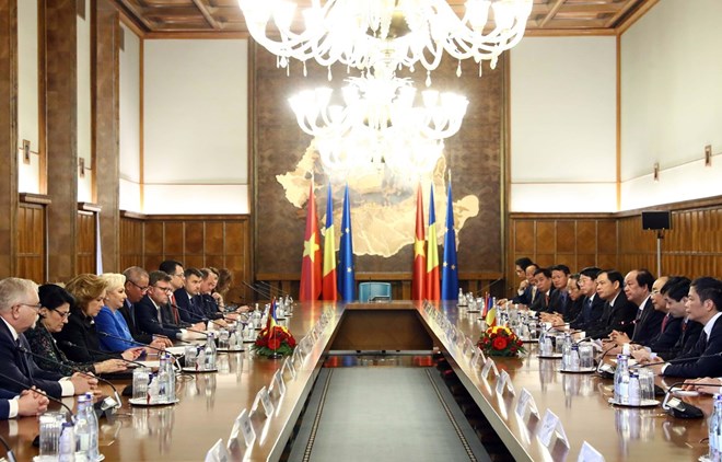 Prime Minister Nguyen Xuan Phuc on April 15 holds talks in Bucharest with his host PM of Romania Viorica Dancila. 