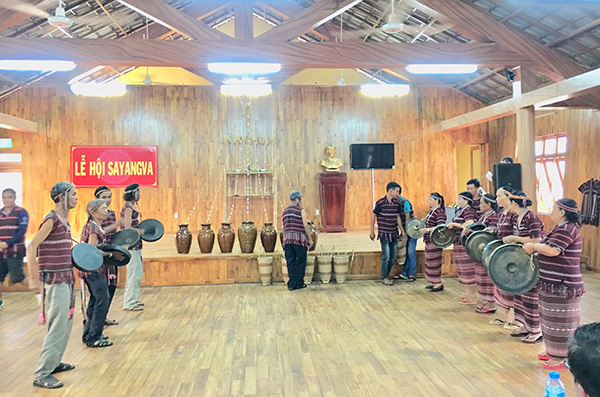 Choro people in Dinh Quan hold Sayangva Festival