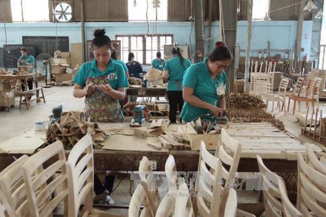 Wood processing in Bình Dương Province. – VNA Photo Thanh Vũ    Read more at http://vietnamnews.vn/economy/519040/binh-duong-dong-nai-expect-higher-growth-in-wood-products-with-cptpp.html#EMUq96Fe2V0Fe2Au.99