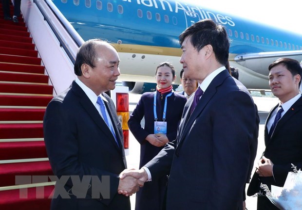 Prime Minister Nguyen Xuan Phuc (L) at the Beijing Capital International Airport of China 