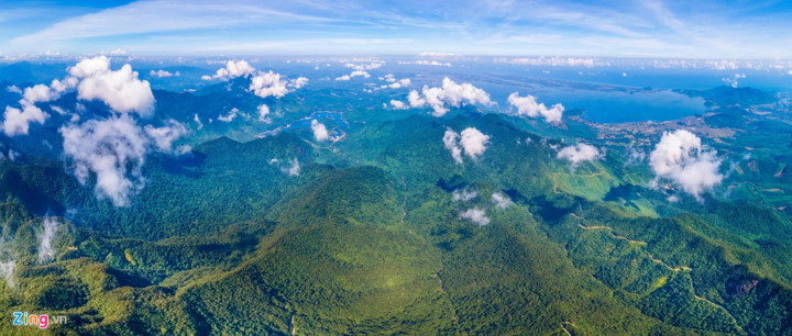   From Hai Vong Tower, guests can savour the scenic views of Bach Ma National Park in its entirety, including the nearby mountains, Hue city, Cau Hai bridge, Lang Co bay, and Ho Truoi lake