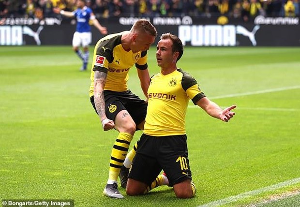 Dortmund là đội khởi đầu thuận lợi với bàn thắng của Goetze.