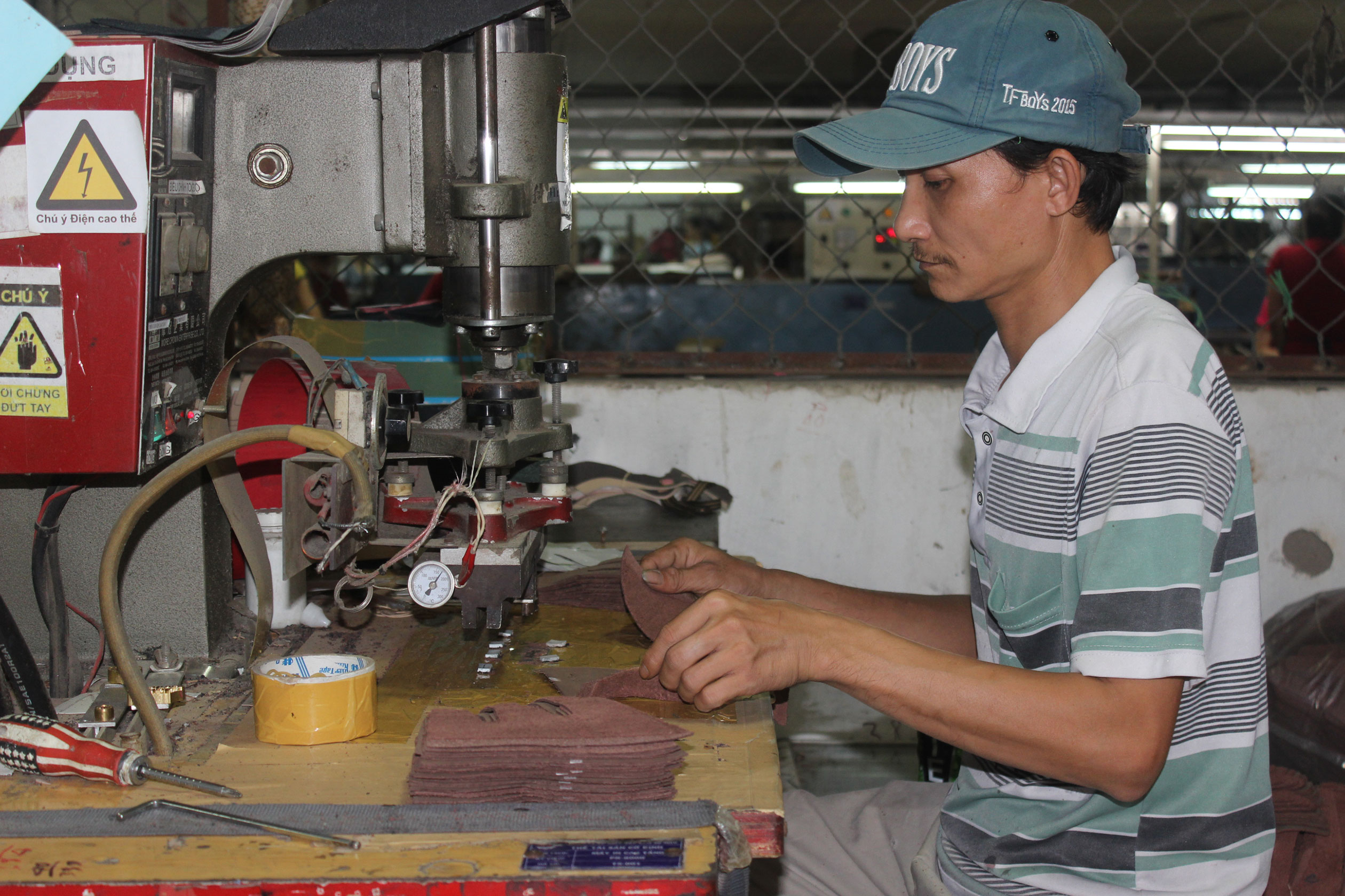 Four-month export of materials for textile and footwear up 22 pct