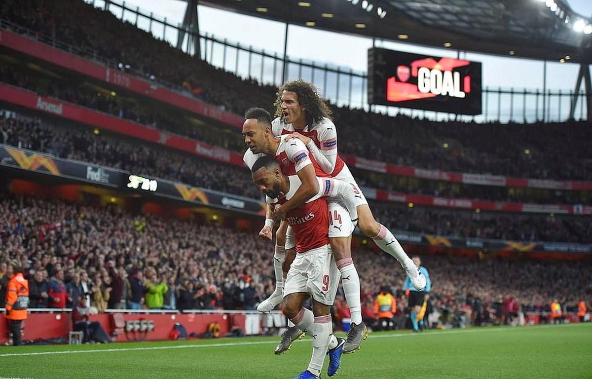 Arsenal giành lợi thế sau trận lượt đi.