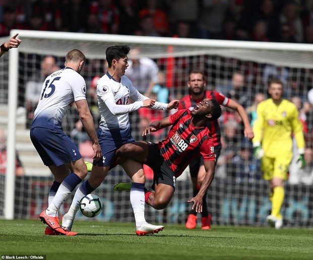  Son Heung-min để lại hình ảnh không đẹp ở trận thua của Tottenham.