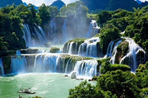 Ban Gioc Waterfall in Cao Bang province (Photo: www.msn.com)