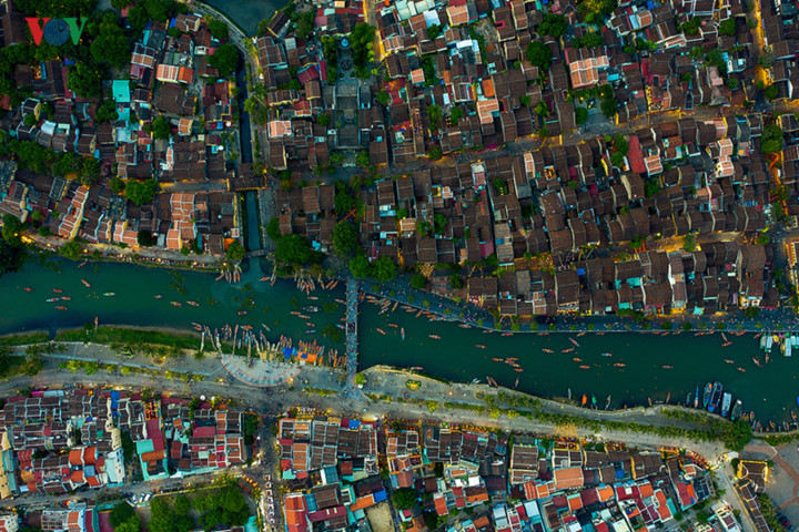 A romantic view of the Hoai river.