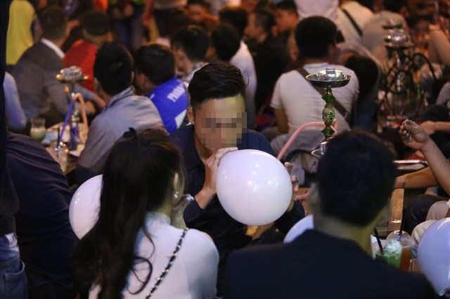 The Ministry of Public Security said it is considering listing recreational nitrous oxide balloons, popularly known as funky balls, as a regulated drug and precursor substance. (Photo: Hanoimoi.vn)