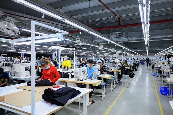 Laborers at work at the factory operated by Saigon 3 Jean. Saigon 3 Jean JSC put into operation a garment factory cluster on May 24 at Nhon Trach Industrial Zone in the southern province of Dong Nai – PHOTO: T.N