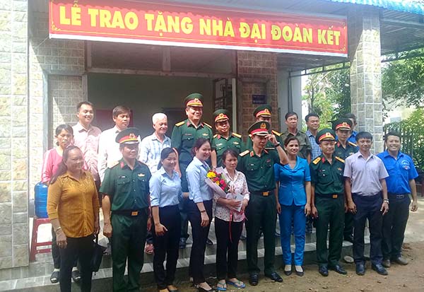 Infantry Officers' Training College No.2 hands over "great unity" house