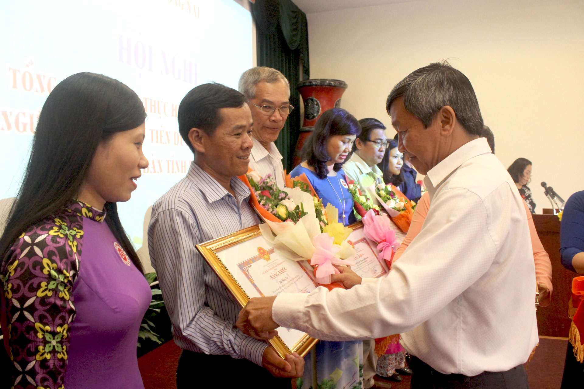 'Vietnamese give priority to Vietnamese goods' campaign reviewed