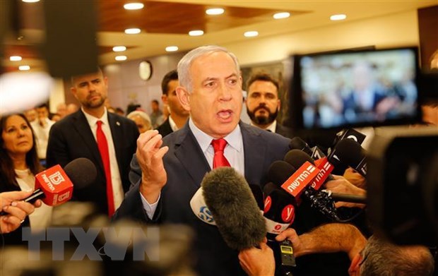 Thủ tướng Israel Benjamin Netanyahu (giữa) trả lời phỏng vấn tại văn phòng Quốc hội ở Jerusalem ngày 29-5-2019. (Nguồn: THX/TTXVN)