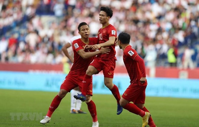 Nguyen Cong Phuong (centre) is among the Vietnamese footballers called up for the upcoming King’s Cup in Thailand (Photo: VNA)