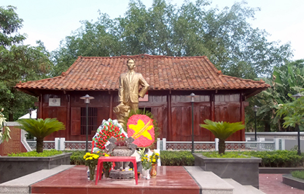 Nhà cách mạng tiền bối tiêu biểu