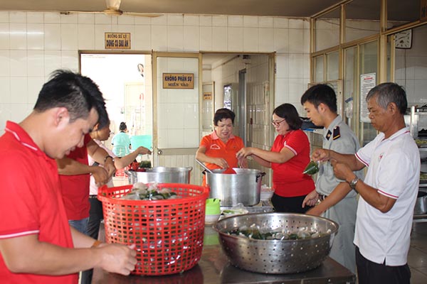 Nearly 1,300 free meals for poor patients