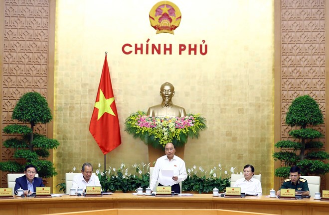 Prime Minister Nguyen Xuan Phuc speaks at the Government’s monthly meeting.