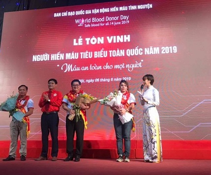 100 outstanding blood donors honoured