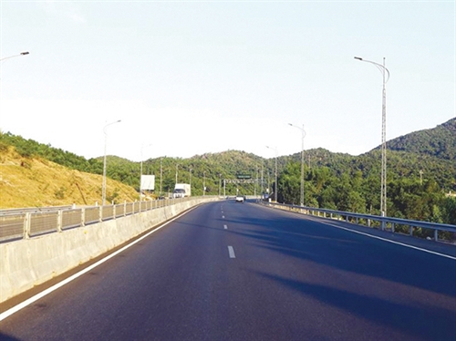 Deo Ca tunnel linking Phu Yen and Khanh Hoa provinces, which is built under a PPP project__Photo: Internet