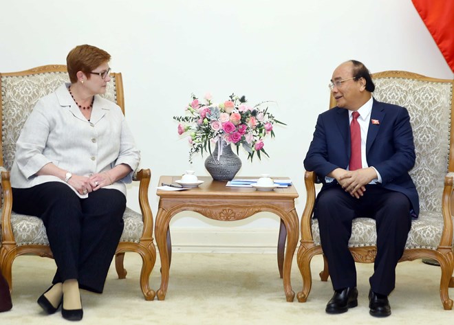 Prime Minister Nguyen Xuan Phuc (R) and Australian Minister of Foreign Affairs Marise Payne (Photo: VNA)