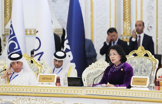 Vice President Dang Thi Ngoc Thinh (first, right)  addresses the fifth Conference on Interaction and Confidence-Building Measures in Asia