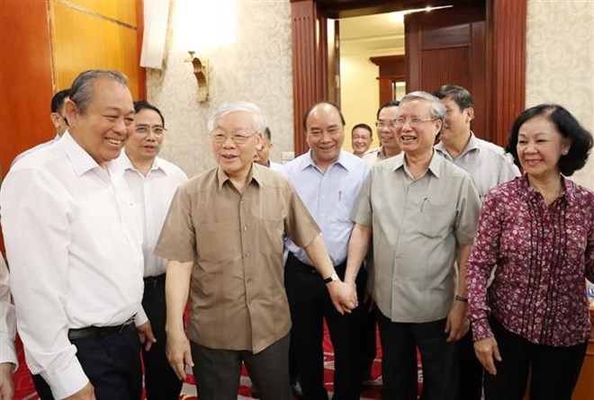 Party General Secretary and President Nguyen Phu Trong (second from left) at the meeting