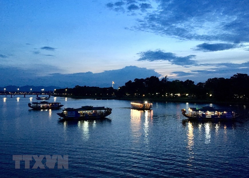 When the sky gets dark, colorful boats light up Huong river