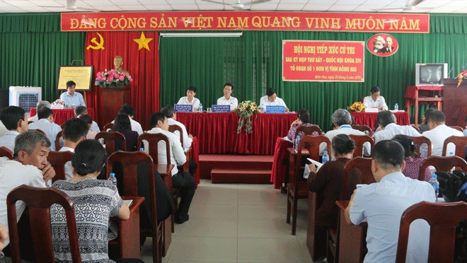 Politburo member Vo Van Thuong meets voters in Dong Nai