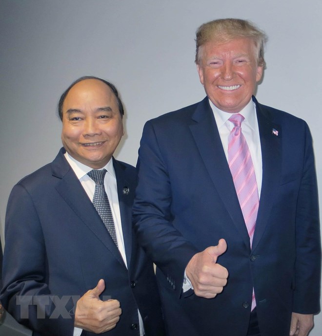 Thủ tướng Nguyễn Xuân Phúc gặp Tổng thống Hoa Kỳ Donald Trump tại Hội nghị Thượng đỉnh G20 đang diễn ra ở Osaka, Nhật Bản. (Ảnh: TTXVN)