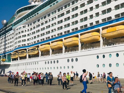 Two int'l cruise ships visit Vietnam in early July