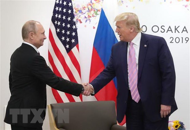 Tổng thống Nga Vladimir Putin và người đồng cấp Mỹ Donald Trump tại cuộc gặp ở Osaka, Nhật Bản, ngày 28-6. (Nguồn: AFP/TTXVN)