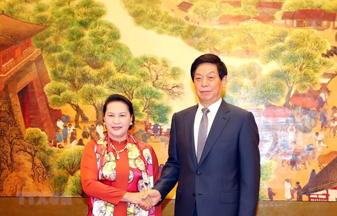 NA Chairwoman Nguyen Thi Kim Ngan (L) and NPC Chairman Li Zhanshu at the talks