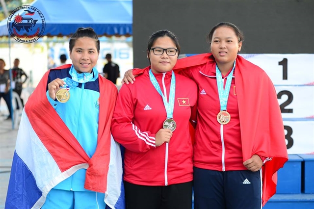 Liêu Thị Hồng Phương of Bạc Liên Province (right) poses with her medal at the Southeast Asian Youth Athletics Championships in March. She triumphed at the national event on August 2. — Photo courtesy of Ayala Philippine Athletics Championships  Read more at http://vietnamnews.vn/sports/523524/national-champs-begins-with-first-gold-to-shot-put-champ.html#MyPbH1lQ30tQxU5l.99