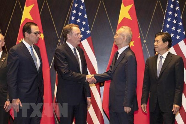 Bộ trưởng Tài chính Mỹ Steven Mnuchin (trái), Đại diện Thương mại Mỹ Robert Lighthizer (thứ 2, trái) trong vòng đàm phán thương mại với Phó Thủ tướng Trung Quốc Lưu Hạc (thứ 2, phải) ở Thượng Hải, ngày 31-7-2019. (Nguồn: AFP/TTXVN)