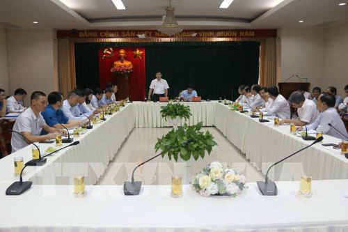 Deputy Minister of Transport Lê Anh Tuấn speaks at a meeting on Monday with Đồng Nai Province officials about site clearance for the long-planned Long Thành International Airport. VNA/VNS Photo Sỹ Tuyên  Read more at http://vietnamnews.vn/society/523676/dong-nai-urged-to-hand-over-land-for-long-thanh-airport-project.html#qAgzmvVgXg4EYMEZ.99