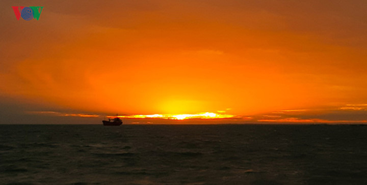    A scenic view of the sunrising over the island.