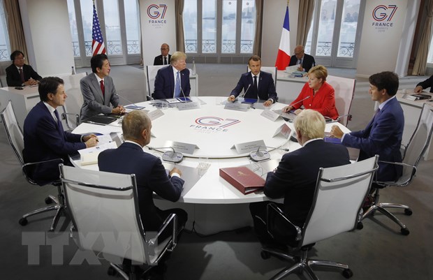 Các nhà lãnh đạo nhóm 7 nước công nghiệp phát triển nhất thế giới (G7) cùng đại diện Liên minh châu Âu tại hội nghị thượng đỉnh ở Biarritz, Tây Nam Pháp ngày 25-8-2019. (Nguồn: AFP/TTXVN)