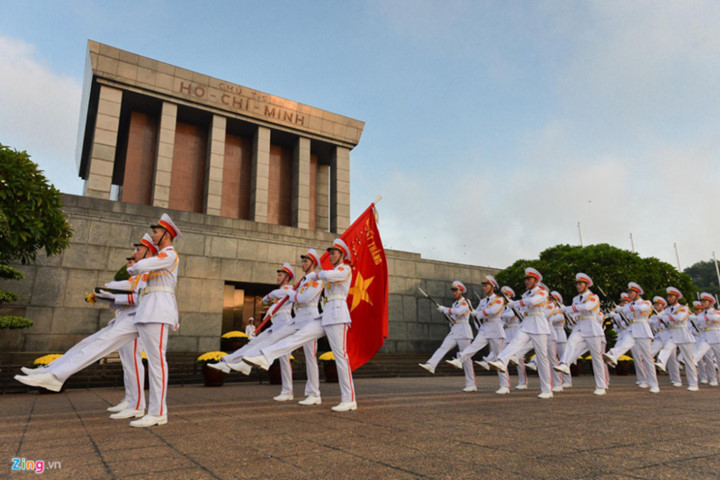 Following the completion of the flag raising ritual, the guards march in front of the Ho Chi Minh Mausoleum back to their posts, signalling the conclusion of the ceremony.