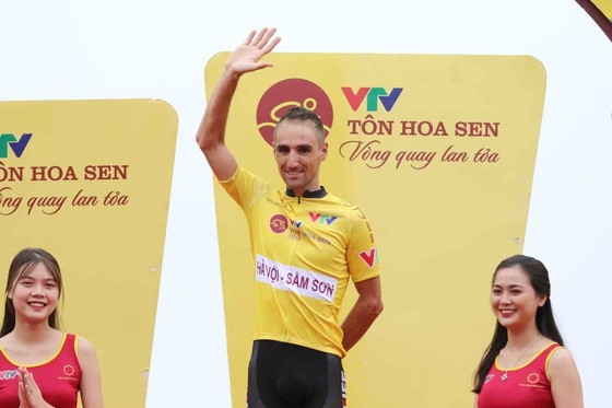 Loic Desriac of Bike Life Đồng Nai won the yellow jersey in the fourth stage of the International Cycling Tournament, the VTV- Tôn Hoa Sen Cup this morning. — Photo sggp.org.vn  Read more at http://vietnamnews.vn/sports/534943/desria-wins-fourth-stage-of-ton-hoa-sen-cup.html#YOMAQvoTLOOMYh0e.99