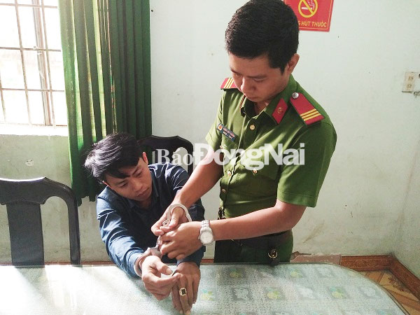 Nguyễn Ngọc Khá bị Công an phường Tân Hiệp bắt giữ.
